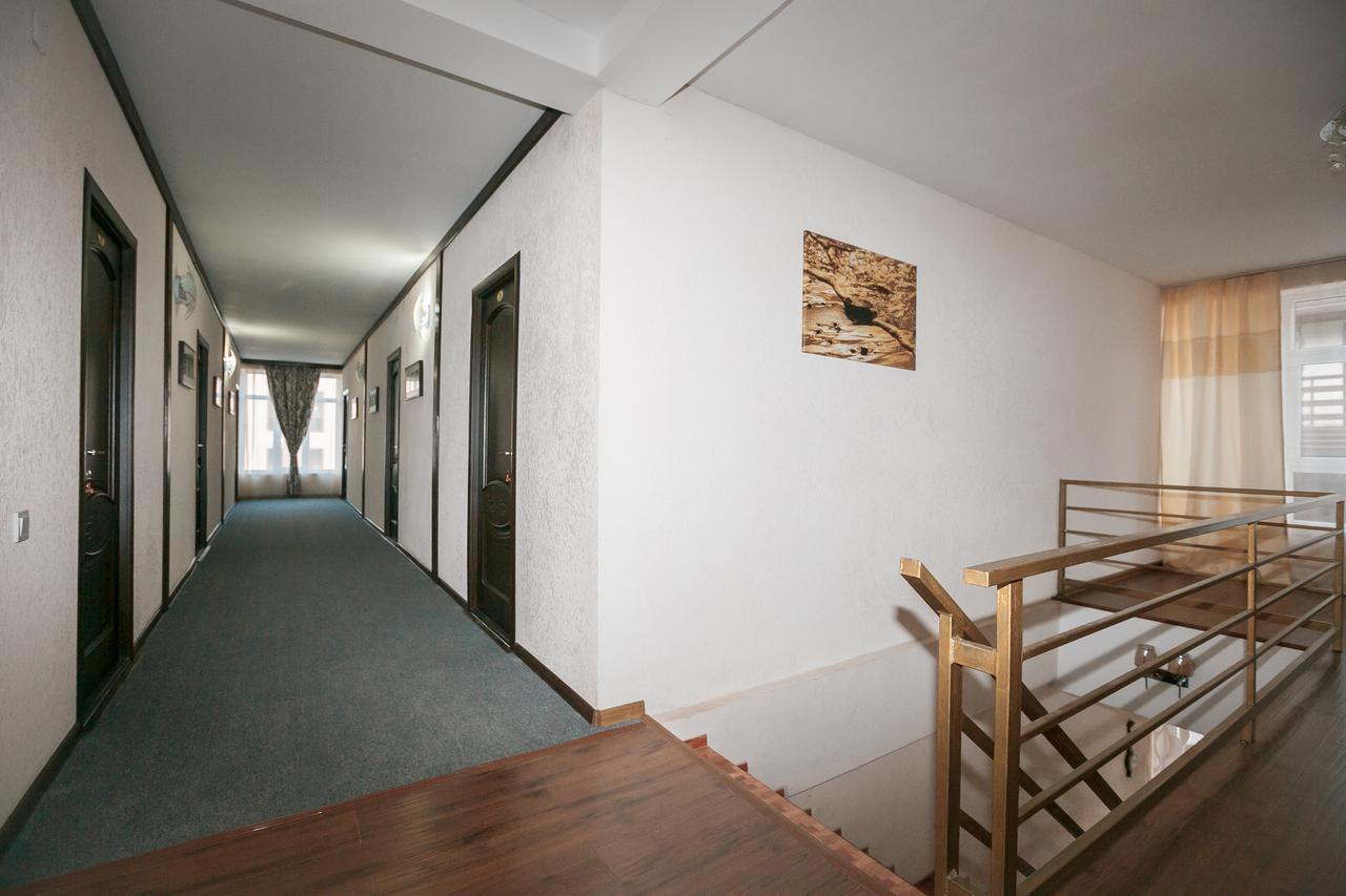 Evropa Hotel Bosteri Zewnętrze zdjęcie